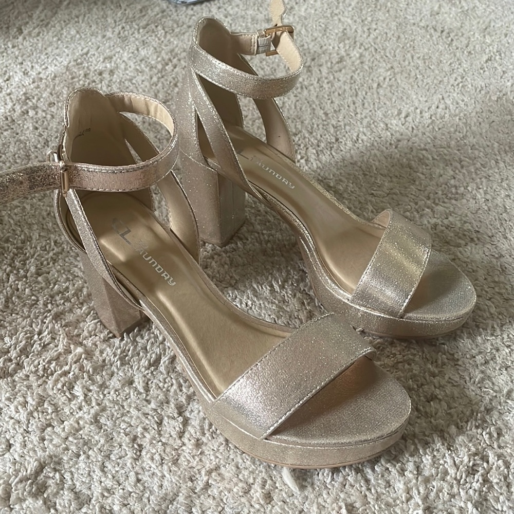 CL by laundry Go On Starstone Light Gold Heels